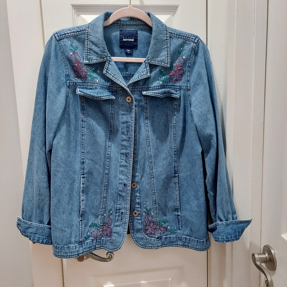 Basic Editions denim jacket Floral Accents Size Medium